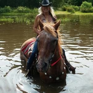 Meet your Posher, Nicole